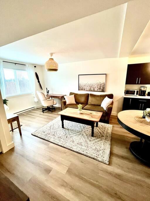 Cozy Lakeview Suite Victoria Ngoại thất bức ảnh