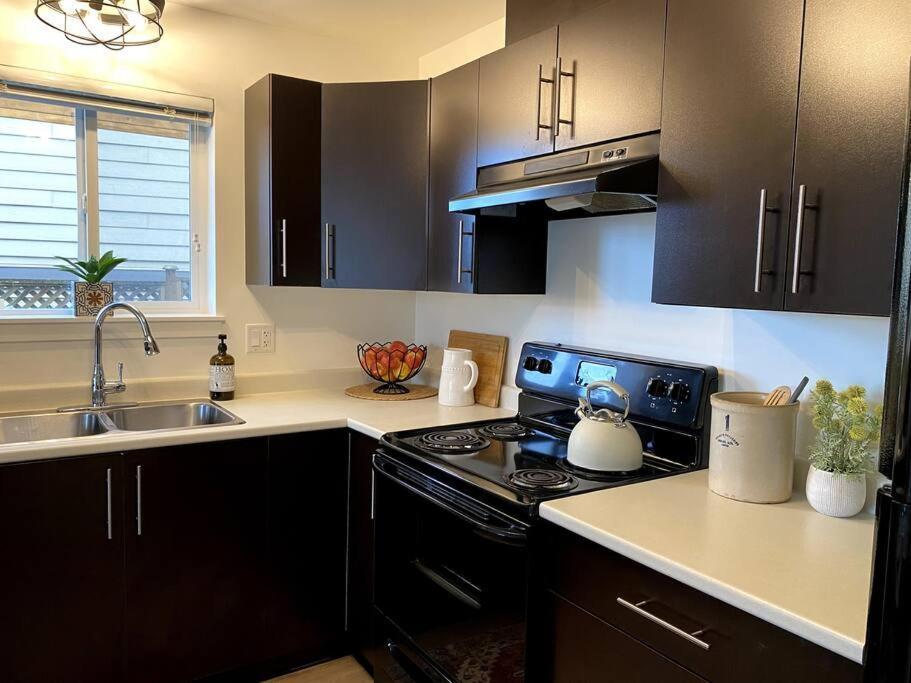 Cozy Lakeview Suite Victoria Ngoại thất bức ảnh