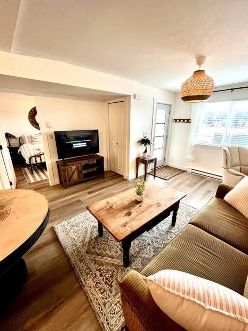 Cozy Lakeview Suite Victoria Ngoại thất bức ảnh
