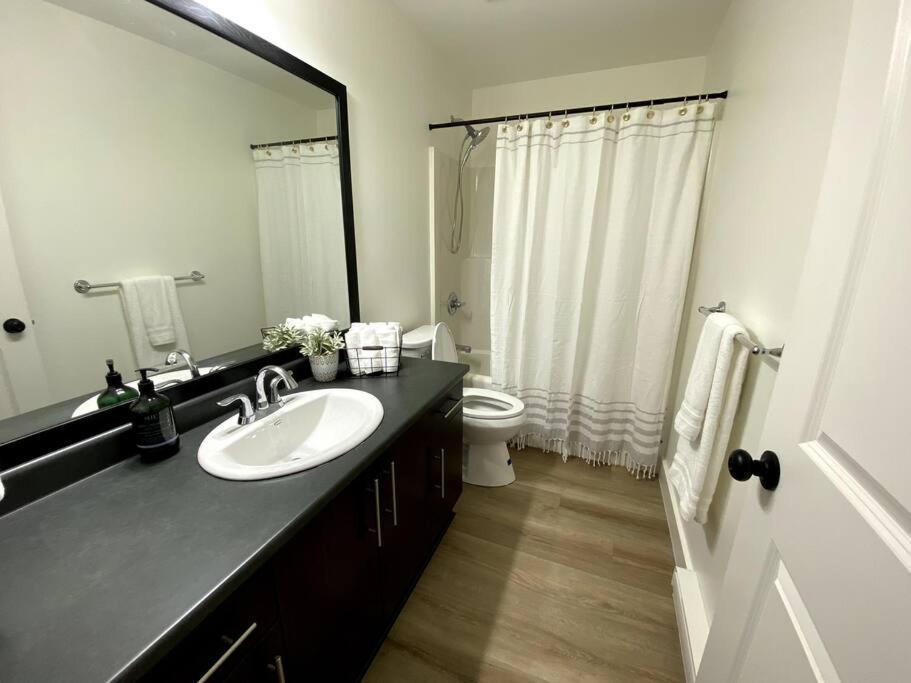 Cozy Lakeview Suite Victoria Ngoại thất bức ảnh